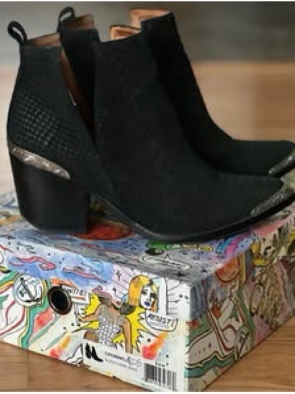 Jeffery Campbell Textured Ankle Boots - Black w/ Silver Accents - Woman’s Sz 8.5 - Picture 3 of 5